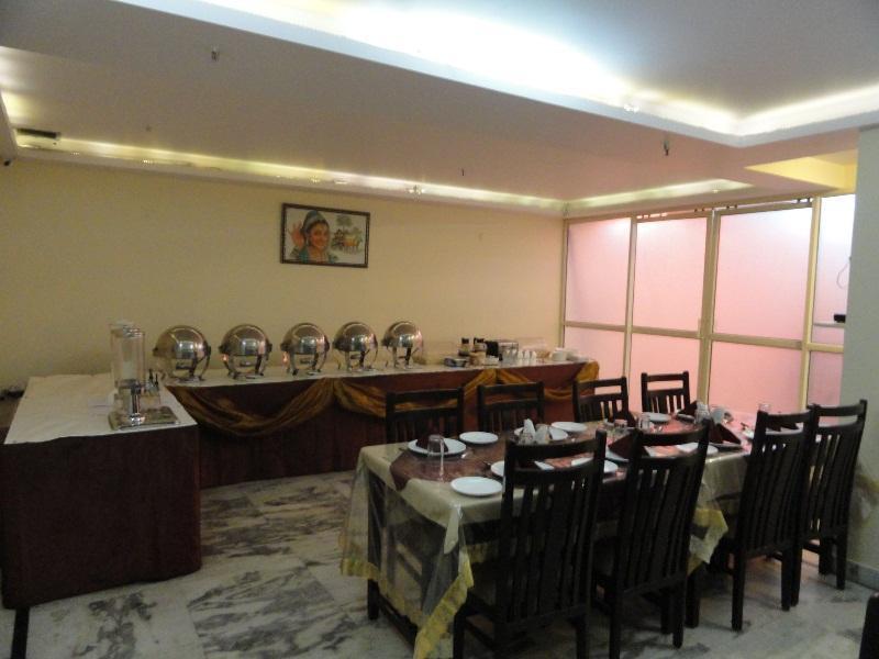 Hotel Kyron Delhi Zewnętrze zdjęcie